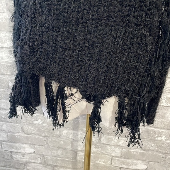 Line & Dot Black Jeanne Fringe Crew Neck Sweater - Picture 2 of 7